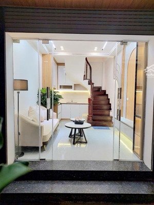 bán nhà nguyễn cao 21m-nhỉnh 6tỷ- hai bà trung- lô góc- ngõ thông kinh doanh- dân xây chắc chắn
mô