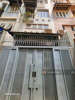 gấp bán nhà trung tâm q3 . 5 tầng btct . giá chỉ 8.9 tỷ . hẻm rộng sát mặt tiền trần quang diệu