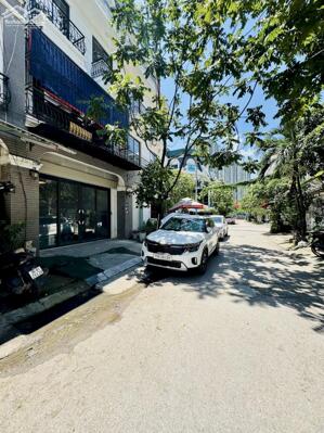 Bán nhà mặt ngõ Phùng Khoang 4 tầng vỉa hè, kinh doanh 20.5 tỷ, phân lô.