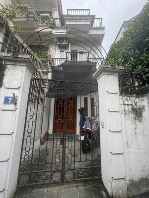 cho thuê nhà 3 tầng 64m² tại bồ đề, long biên 30m ra phố hồng tiến, full nội