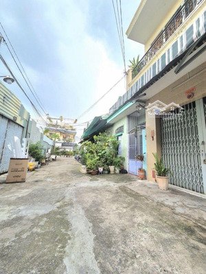 hoà bình - hiệp tân - tân phú - 4m x 5,5m , 2 tầng , hxt 7m -tặng full nội thất - giá 3,xx tỷ tl