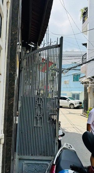 cực kỳ bề thế ngang hơn 9 mét, hẽm
xe hơi - dt đất 130m2 ( 9,17 x 13,5 mét )
phù hợp xây cất chdv,