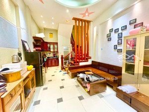 bán nhà thụy khuê 29m2 lô góc , dân xây , ô tô đỗ , cách 1 nhà ra phố , ngõ thông , kinh doanh