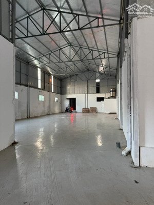 cho thuê kho xưởng tại p cự khối- long biên. diện tích 400m2