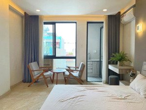 căn hộ cao cấp ban công, tách bếp, full nội thất, wc tách riêng, máy giặt riêng gần sư vạn hạnh