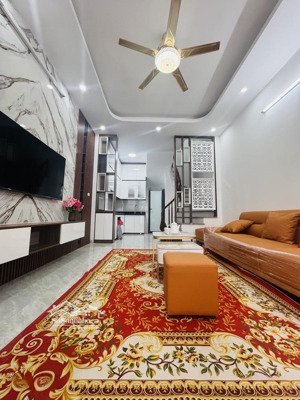 nhà 5 tầng phố việt hưng - vị trí cực đẹp - hàng xóm vinhomes harmony, cạnh phố việt hưng tiện ích