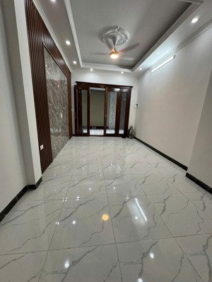 chuyển nhượng căn nhà rẻ p phúc lợi- long biên. diện tích 30m2*tầng