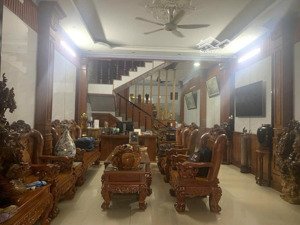 nhà diện tích 90m2, 3 tầng, kế bên đường nguyễn tri phương