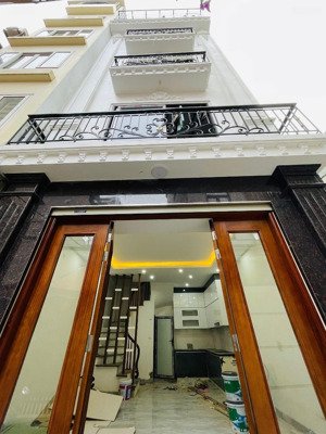 kim giang nhà mới đẹp - ngõ ba gác - gần phố 35 m -5 tầng - mt 4.5 m chỉ 7.5 tỷ