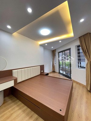 nguyễn an ninh, hoàng mai. dt 62m² x 5 tầng, mt 5,8m, giá 21,8 tỷ. ô tô đỗ, vài mét ra mặt phố.