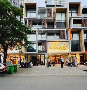 bán nhà mặt tiền đinh tiên hoàng, quận 1. dt: 8m x 17m. hđ thuê 150 triệu/th. giá 45 tỷ. 