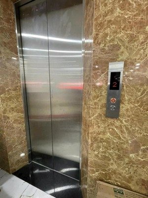 nhà trung tâm có thang máy hiếm mặt tiền kinh doanh đắc địa , gần biển nha trang nở hậu