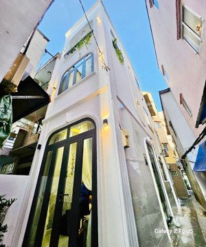 nhà mới xây 3 phòng ngủ đầy đủ nội thất ngay ngã tư phú nhuận