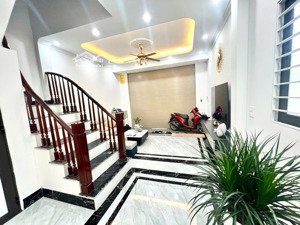 bán nhà phố ngọc trì lô góc 2 thoáng full nội thất chỉ 7.1 tỷ!