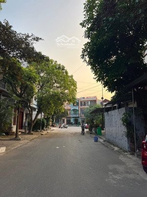 cho thuê nhà cấp 4 trục chính phố nhồi - hoà đình , cạnh chợ hoà đình - võ cường