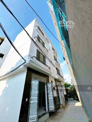 ngay gần đh td-tt. ngõ thông, lô góc. siêu thoáng. gần trục chính. 15p tt hà đông. giá nhỉnh 3 tỷ