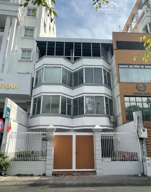 cho thuê nhà mặt tiền trần đình xu_ quận 1 , 4,5x22 , trệt 3 lầu , khu sầm uất đông người qua lại