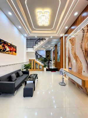 lô góc 2 thoáng, phố trường chinh, ngõ thông, 3 gác đỗ cửa, nhà đẹp ở luôn, dt 43m2x5t