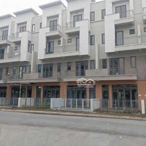 5,6 tỷ chính chủ cần bán gấp shophau centademol