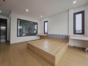 13 tỷ có ngay nhà thang máy phân lô hàng không nguyễn sơn long biên vip hiếm có căn nào