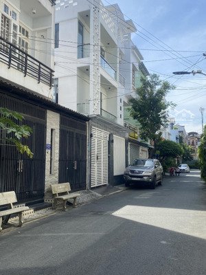 đối diện aeon tân phú, nhà 3 tầng, dt 61m2, nở hậu, đủ lộ giới, hẻm 6m thông, giá 6.x tỷ, bình tân