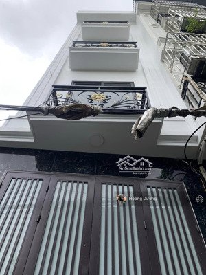 nhà đẹp - ngõ thoáng. oto đỗ. 500m ra chợ,trung tâm xã, trường. 4 tầng - 3pn.chỉ hơn 3 tỷ. bank 70%