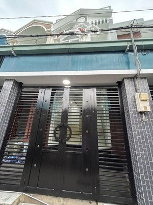 ban 2 t mới xay nha sieu dep 40m2,long binh ,q9 ,tang nội thất dẹp