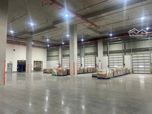 cho thuê kho kcn dĩ an - bình dương. cho thuê kho 4332m2 có dock leveler theo tiêu chuẩn logistics.
