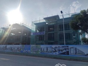 bán nhà biệt thự 3 tầng ,đường 25m trục chính kinh doanh tốt