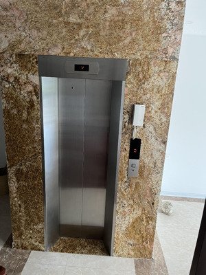 nhà liền kề mặt đường đôi 20m, đâm thẳng ra trục chính