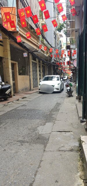 ô tô qua nhà, ngõ to thông kd tốt các dv và chỉ cách mặt phố minh khai chỉ 30m.