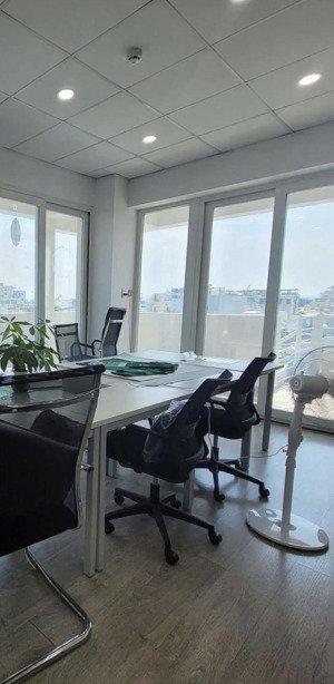 bán nhà gấp gấp gấp gấp gấp dữ lắm. góc 2 mặt tiền luôn . 5 tầng. 4x14m nở hậu nữa .nhỉnh 5xtỷ