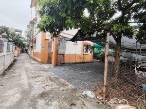 chính chủ cần bán yên hoà,yên nghĩa hà đông.
giá bèo 3,9tỷ
dt:66m2, 4 tầng,