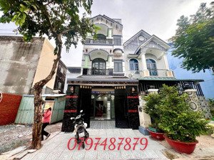 bán gấp nhà kdt 5 sao -2 lầu mới xây 3 tấm đúc kiên cố chỉ hơn 4t