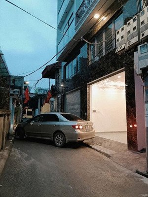 siêu phẩm việt hưng ngõ thông ô tô nhà mới đẹp - thang máy chỉ nhỉnh 8 tỷ!