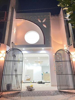 nhà 1 trệt 1 lửng gần tp mới bình dương chỉ 2tỷ75