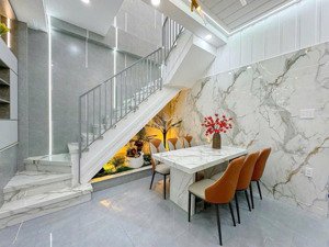 cô linh về quê bán gấp nhà 55m2 đường yên thế ,p2,tân bình .giá 2ty9 gần sân bay,2 tầng , sổ riêng.