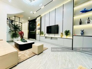 hàng ngon! nhà đẹp, ở ngay 84 ngọc khánh, ngõ thông, ba gác chạy thoải mái, 1 phút oto, kd, 39m2*5t