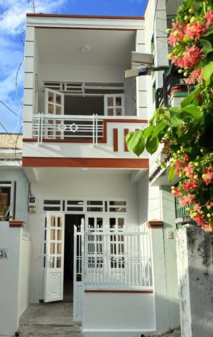 bán nhà 2 tầng tttp nha trang đường thuỷ xưởng ngay sau lưng siêu thị lotte. sổ đỏ hoàn công.