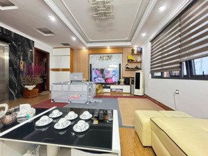 chỉ nhỉnh 8 tỷ nhà kim mã, ngõ oto cách 10m, thông thoáng, nhà mới full nt, thang máy, kd, 42m2*6t