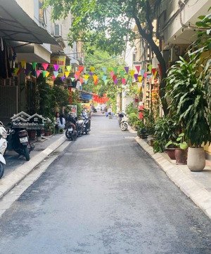 nghĩa tân - 35m2 - 3 tầng - phân lô - ô tô đỗ cửa - gần phố - kinh doanh