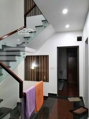 bán nhà tđc xi măng , sở dầu, hồng bàng đường 11m hướng diện tích 60m2 ngang 5m giá: 5.6tỷ