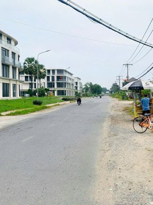 bán đất mt bưng ông thoàn, p phú hữu (ngay dự án thời báo kinh tế) dt: 160m2 (8x20) giá: 107 tr/m2