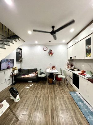 bán nhà tân mai 25m 4t mt 4.5m nhỉnh 3.4 tỏi lô góc 2 mặt đường ở ngay, bao kg quy hoạch