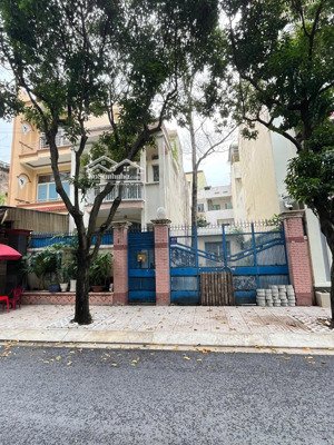 chỉ 22.5 tỷ mặt tiền kd đẹp khu bàu cát. dt 6x28m (163m²) vuông đẹp, đường rộng, vỉa hè thoáng