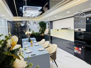 cách mt quang trung 10m nhà mới 4 tầng có thang máy dt:4,2x18 giá : 14,5 tỷ tl. lh: 