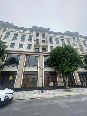 siêu rẻ, lk vịnh tây, gần kề chung cư giá 7,9 tỷ