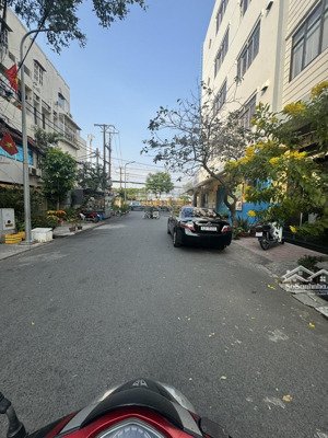 bán nhà hẻm nhựa 10m nguyễn tất thành đang khai thác chdv