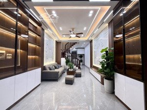 bán nhà cầu giấy, nội thất xịn sò, sát phố, 40m2, 8.8 tỷ.