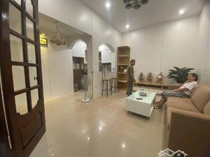 bán nhà hồ ba mẫu 42m2 x 4 tầng, mặt tiền 5.6m, ngõ nông rộng 3m, cách mặt hồ 30m